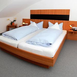Zimmer mit zwei Einzelbetten im Hauptgebäude